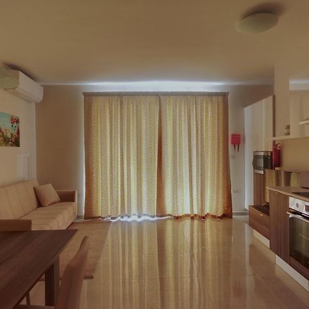 Marbella Holiday Apartments - Seafront - Wifi Marsaskala Eksteriør bilde